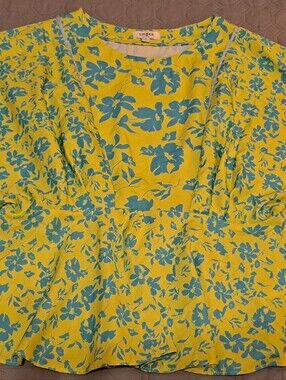 Umgee Yellow Top with Teal Floral Print Sz M
